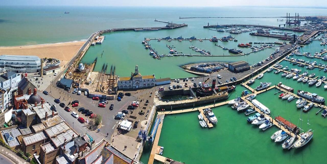 Sohot Stays The Royal Suite Harbour Views Sleeps 4 Ramsgate Extérieur photo
